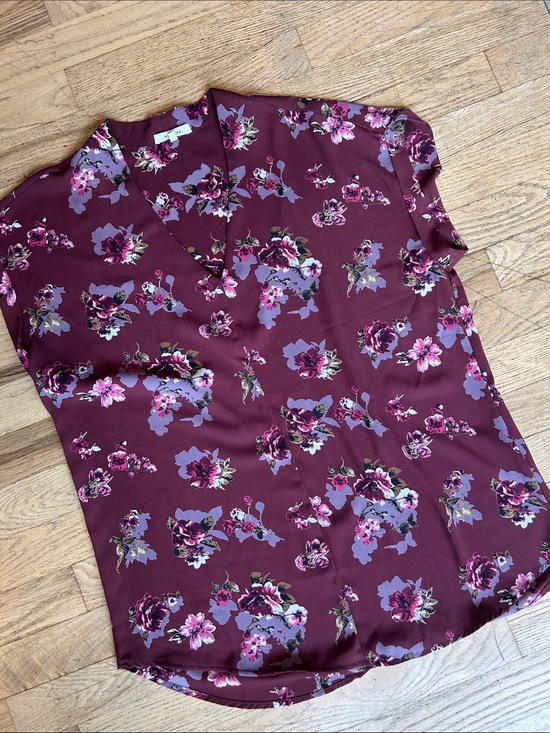 Pleione Tops - 🌸3 FOR $20🌸 Pleione Mauve Floral V-Neck Blouse